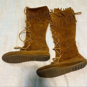 Minnetonka lace up brown fringe boots sz7